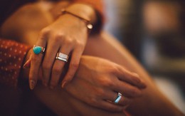 5 loại trang sức "nhỏ nhưng có võ", chỉ cần chị em biết kết hợp đúng cách sẽ mang lại hiệu quả cực bất ngờ