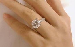 Phạm Hương khoe nhẫn kim cương ngón áp út, chính thức xác nhận đã đính hôn sau nhiều đồn đoán