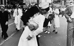 Người thuỷ thủ trong bức ảnh kinh điển 'nụ hôn ở Quảng trường Thời đại' đã qua đời