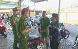 Ném ớt bột vào mặt người chạy xe ôm để cướp kiếm tiền tiêu Tết