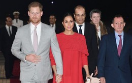 Meghan giấu bụng bầu trong đầm Valentino đỏ khi đến Morocco