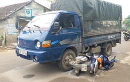 Xe tải nghi chở gỗ lậu đâm hai chiến sỹ CSGT nhập viện