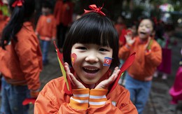 Loạt ảnh trẻ em HN chào đón hội nghị thượng đỉnh Mỹ-Triều lên báo Hàn Quốc