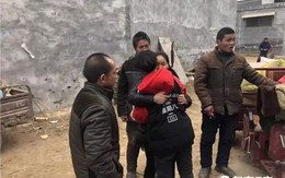 Gia đình đoàn tụ với con trai bị bắt cóc trước đêm Giao thừa