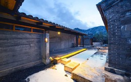 Chàng trai mua lại trang trại cũ và biến thành "thiên đường" với cây xanh và mái ấm cho bố mẹ dưỡng già