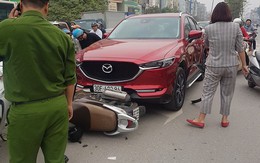 Mazda CX5 đâm liên hoàn ít nhất 5 xe máy