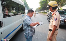 Tài xế ngỡ ngàng khi CSGT ra quân xử phạt người không thắt dây an toàn
