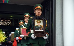 Gia đình, bạn bè nghẹn ngào tiễn đưa NSND Doãn Tần về cõi vĩnh hằng
