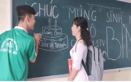 Màn thổi nến có 1-0-2 của đám học trò dành cho cô giáo khiến dân mạng trầm trồ