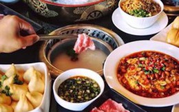 Phở gánh Hà Nội chỉ bán lúc 3h sáng mà khách vẫn tấp nập khách