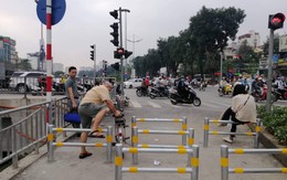 Lập rào zíc zắc ngăn xe máy ở con đường đi bộ dài nhất thủ đô: Khổ người đi xe đạp