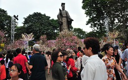 Chật cứng người đi xem Lễ hội hoa anh đào Nhật Bản - Hà Nội