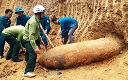 Nghệ An: Phát hiện quả bom dài hơn 2,5m trong vườn nhà dân