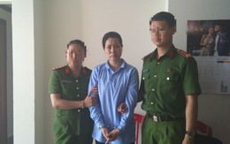 Nữ tiếp thị bia bật khóc tại hiện trường nam thanh niên bị đâm chết