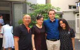 Con 'cưng' sao Vbiz và cuộc sống nơi trời Tây: Người 'thắt lưng buộc bụng', người rửa chén, cọ toilet trang trải sinh hoạt phí