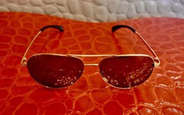 Chiếc kính râm xa xỉ làm bằng vàng 24K