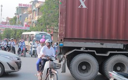 ‘Né phí’ cao tốc Hải Phòng - Hà Nội, xe container là nỗi kinh hoàng của học sinh mỗi lần tan trường