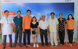 Bảo hiểm FWD và Phan Thanh Nhiên trao Quỹ tặng chân giả hỗ trợ người khuyết tật