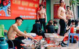 Sự thật sau những tấm hình 'soái ca' cởi trần bán đồ ăn ở Hà Nội