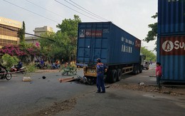 TPHCM: Tông đuôi xe container, nam công nhân chết thảm trên đường về nhà