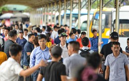Cảnh chen lấn, ngột ngạt ở các bến xe trước dịp nghỉ lễ 30/4