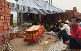 Nghệ An: Người nhà nạn nhân đưa quan tài đòi bắt đền chủ nợ