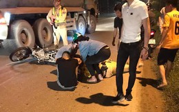 Hà Nội: Một cảnh sát giao thông bị xe tông nhập viện khi băng qua đường