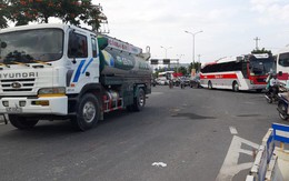 Người cha khóc thét khi thấy con trai tử vong sau tai nạn giao thông