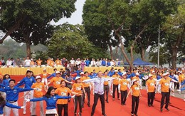 Hơn 5.000 người cùng nhau tập thể dục cạnh Hồ Gươm