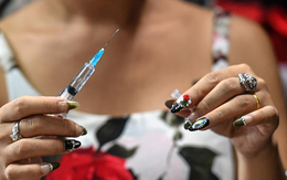 Điều gì xảy ra khi phụ nữ tiêm hormone nam
