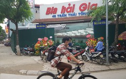 Cầu Giấy (Hà Nội): Bị UBND phường Dịch Vọng quây tôn kín nhà hàng, người dân lo phá sản