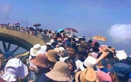 Ngày cuối của kì nghỉ lễ, du khách vẫn toát mồ hôi hột vì chen chúc check-in Cầu Vàng Đà Nẵng