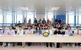 Bộ GD&ĐT lên tiếng về giáo sư phải đi học nghiệp vụ sư phạm