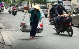 Những người phụ nữ tất bật mưu sinh trong Ngày của Mẹ: 'Ai còn mẹ xin đừng làm mẹ khóc'