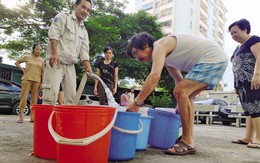 Đầu hè, người dân Hà Nội canh cánh nỗi lo thiếu nước