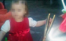 Bé gái 2 tuổi sống cạnh thi thể bố mẹ hơn một tuần