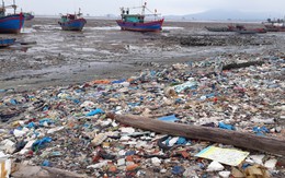 Huyện Hậu Lộc, Thanh Hóa: Người dân miền biển khốn khổ vì rác thải