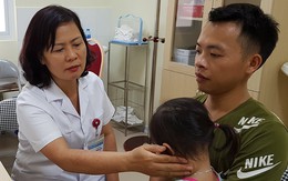 Vòng tay Nhân ái kết nối đưa 5 bé từ biên giới Hà Giang về Bệnh viện hữu nghị Việt Đức siêu âm khám miễn phí