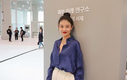 Hiếm có item nào diện lên vừa nhẹ mát, vừa sang chảnh ngút ngàn như đồ lụa