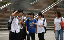 Sáng nay, hơn 80.000 thí sinh Hà Nội làm thủ tục dự thi vào lớp 10
