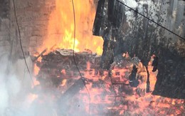 Bình Dương: Nhà xưởng rộng hàng ngàn mét vuông của hai công ty gỗ đổ sập vì hỏa hoạn