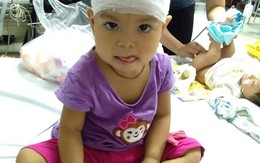 Xót thương gia cảnh bé gái hơn 3 tuổi bị não úng thủy đã trải qua 11 lần phẫu thuật