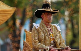 Hình ảnh lễ rước kiệu 16 người khiêng của tân vương Thái Lan