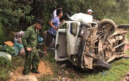 Hà Tĩnh: Xe tải lật nhào bên sườn núi, 3 người trong gia đình trên xe thoát chết hi hữu