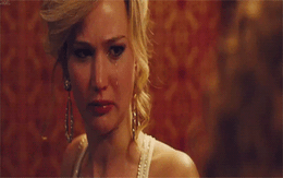 Jennifer Lawrence bật khóc khi không ai đến tiệc chia tay thời độc thân