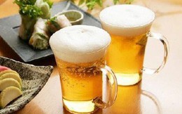 Tiện tay đổ bia ra vườn, người đàn ông nhận điều bất ngờ sau 1 đêm