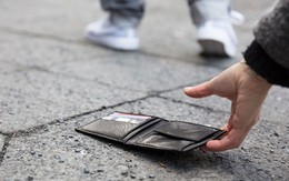 Mất ví càng nhiều tiền, càng dễ được trả lại