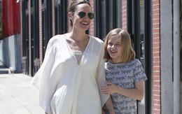 Cô con gái út nhà Angelina Jolie lớn phổng phao, vui vẻ đi chơi cùng mẹ không quan tâm tin bố Brad Pitt tái hôn