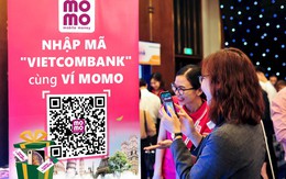 Kích thích khách hàng bỏ tiền mặt, MoMo và Vietcombank tung khuyến mãi khủng