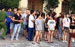 Ập vào quán karaoke, bắt quả tang 45 thanh niên nam, nữ đang 'bay' ma túy